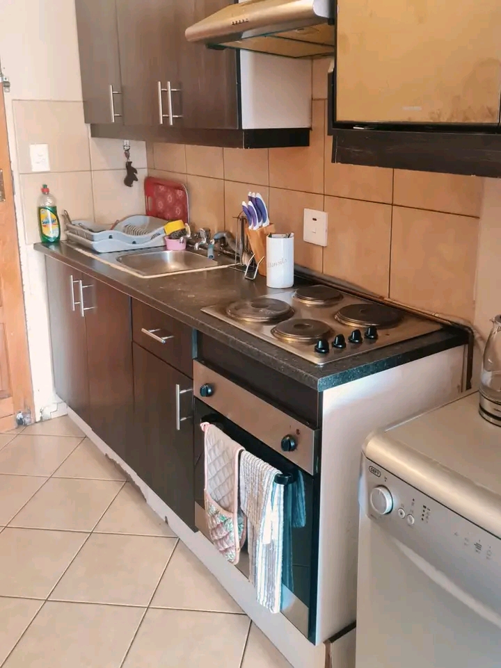 2 bedroom townhouse available to rent in ext   in Olievenhoutbosch