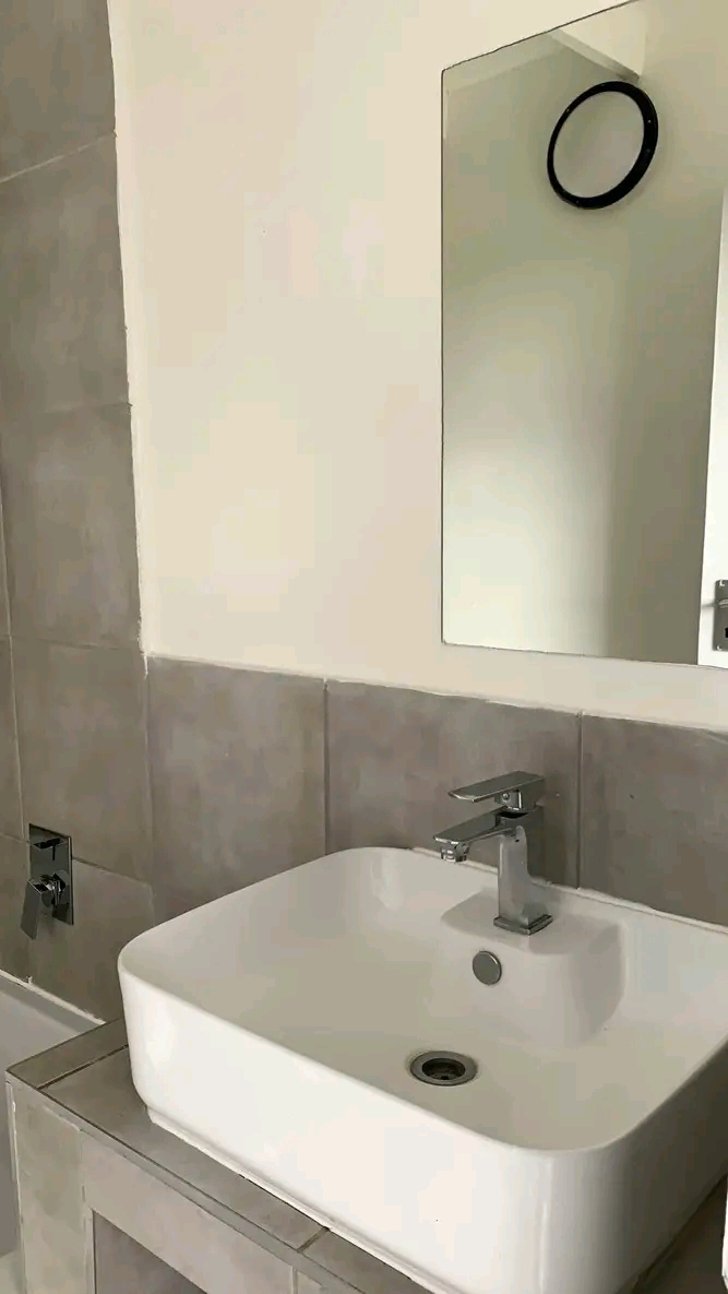 1 bedroom loft 4500
bachelor 3800
electrici  in Maboneng