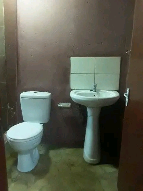 Ensuite double room ext2 upper side of sasol   in Braamfischer