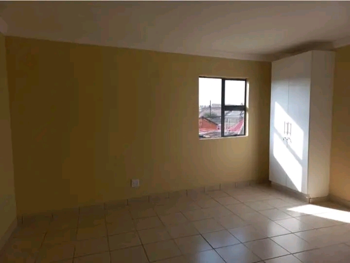 Ensuits  apartments available for rental 
de  in Naledi