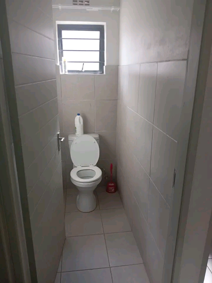 2 bedroom house to rent in ext 44
1.location  in Protea Glen