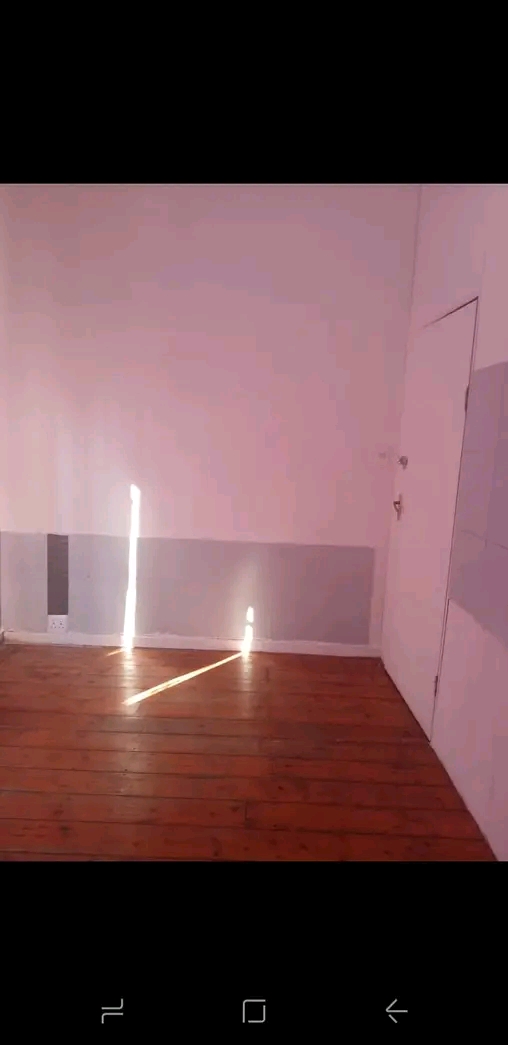Rooms to rent 
r1600 jhb near jeppe boys hig  in Kensington