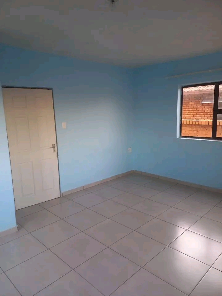 1 bedroom cottage to rent for r4200
deposit   in Norkem Park