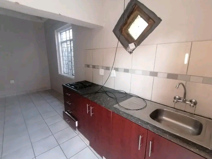 Neat and spacious 1 bedroom cottage available  in The Hill