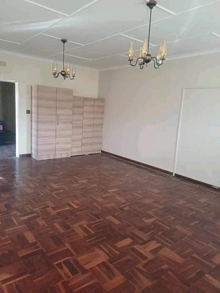 Extra spacious inside room to rent: 1st septe  in Southdale