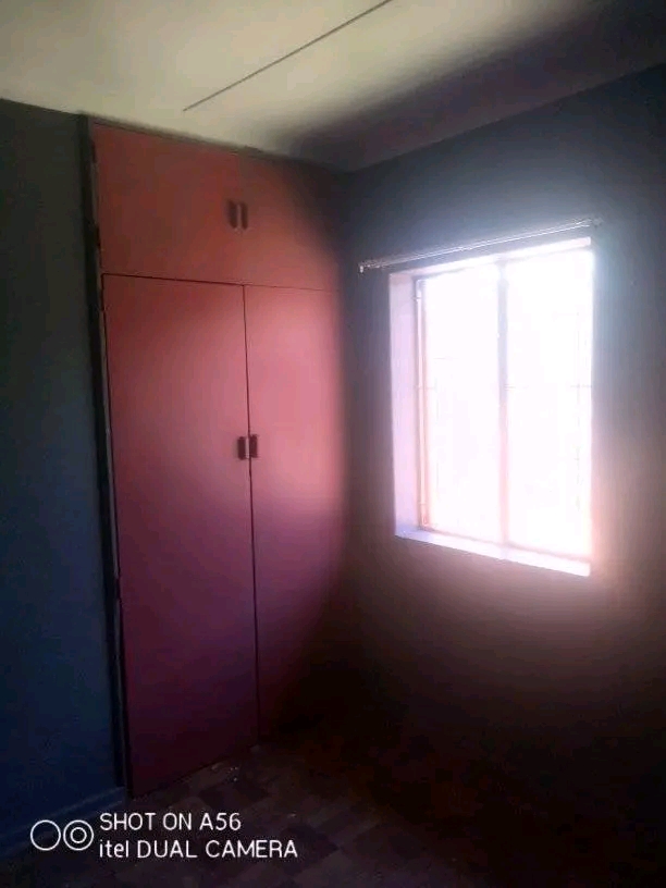 Single room available in commune cw6 rent r18  in Vanderbijlpark