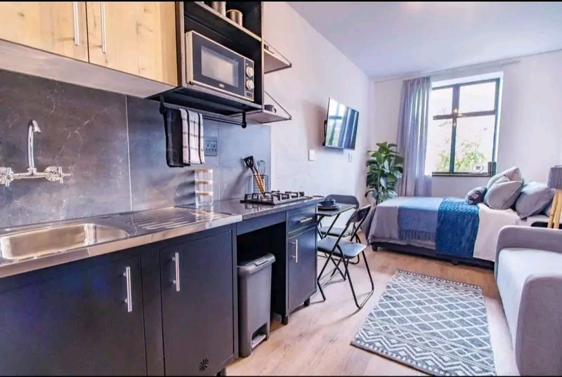 Bachelor apartment with balcony for rent (jus  in Northcliff