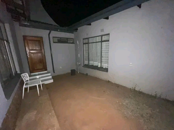 1 bedroom cottage with en-suite ,comes with l  in Norkem Park