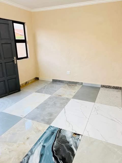 1 bachelor unit available
- fully fitted, ti  in Spruitview