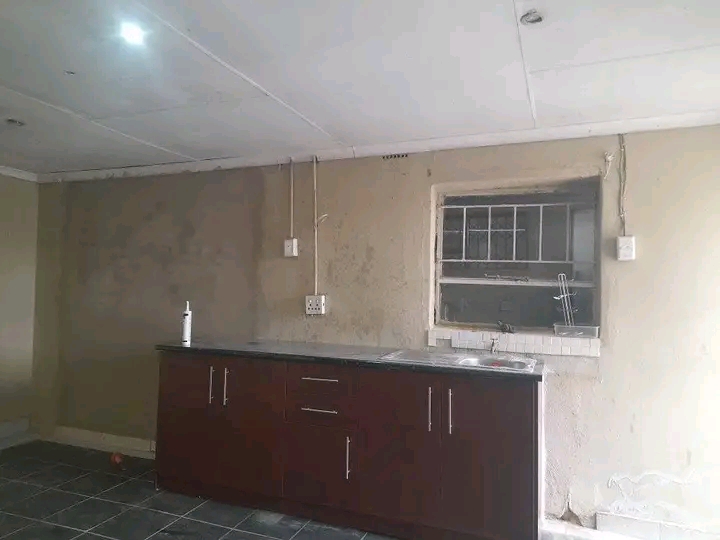 Spacious bachelor to let in stanhope road  ge  in Wychwood
