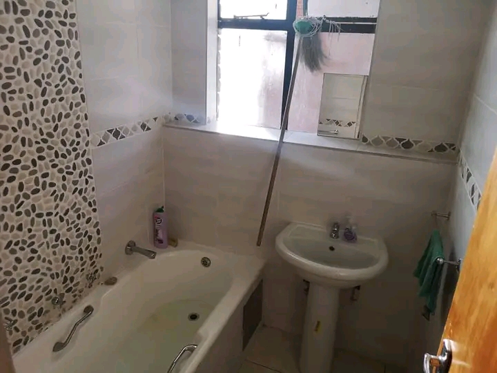 Room available at 329 jorrisen street
petuni  in Sunnyside