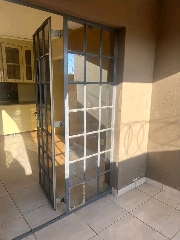 3 bedroom house to rent.fully furnished and w  in Ebony Park