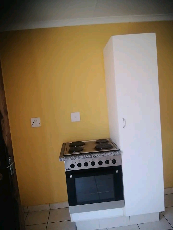 Stand alone house available to rent at x 20�  in Windmill Park