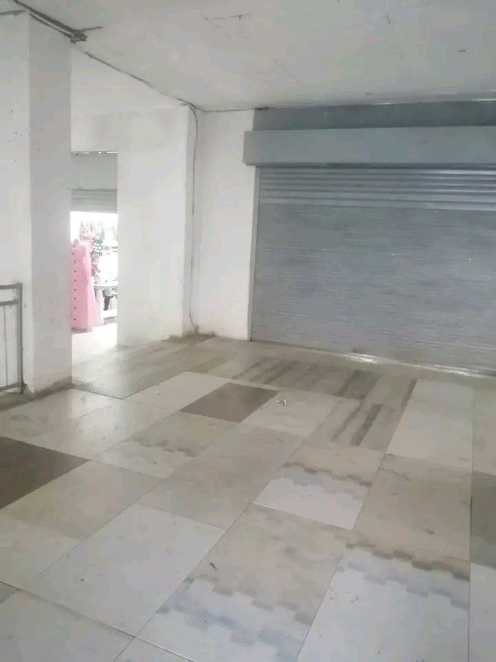Looking for a shop to let in town. call or ap  in Johannesburg