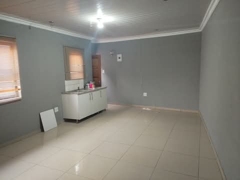 3300 zone2 agent  no parking  in Diepkloof