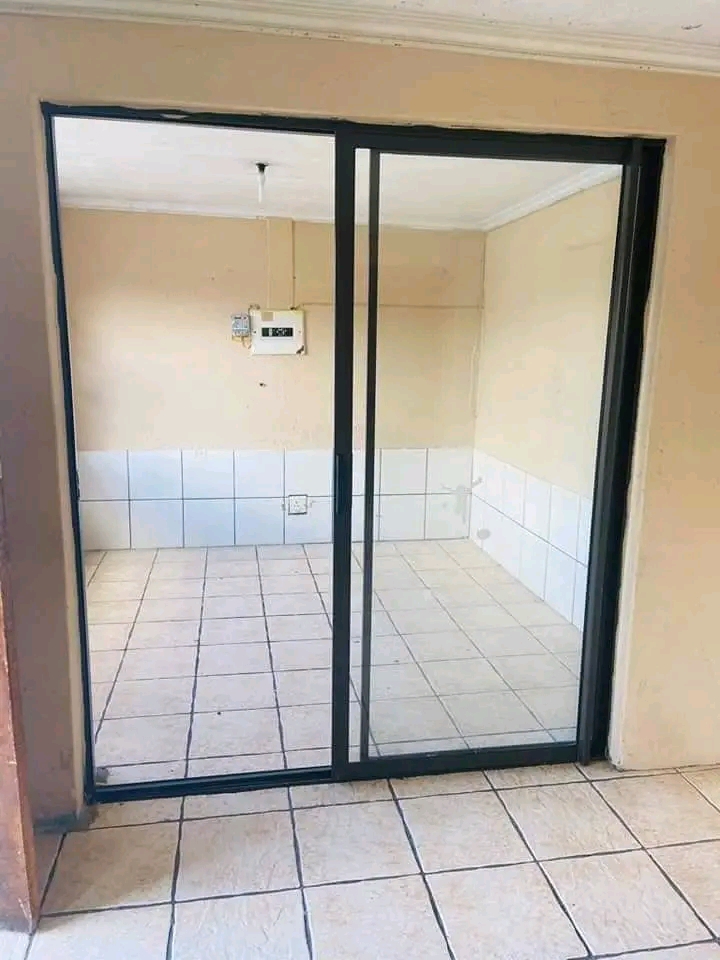 3room house plus bathroom available to rent
  in Tembisa