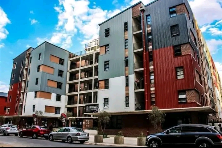 We offer 50% off 1st month rent and deposit   in Doornfontein