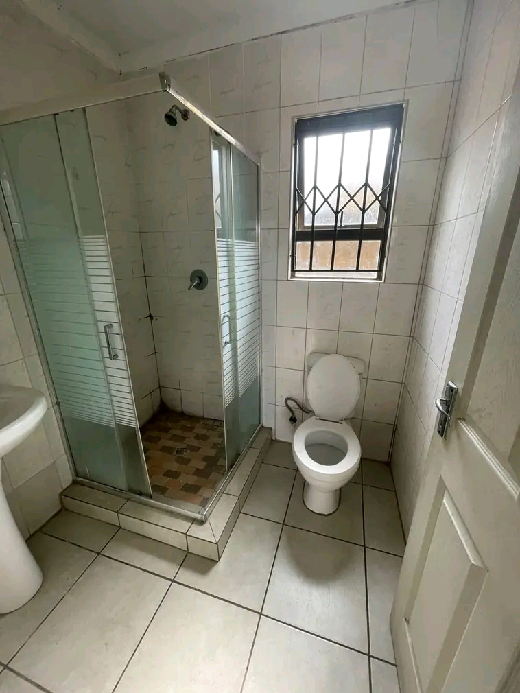 Room available 
20401 sene street ext 20 sow  in Protea Glen