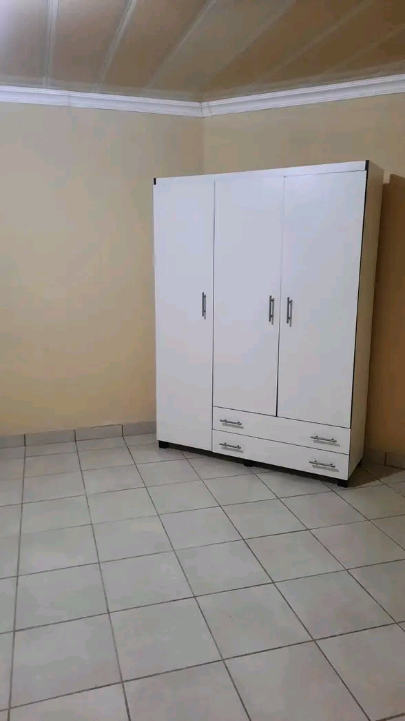 Ensuite available immediately for rental with  in Naturena
