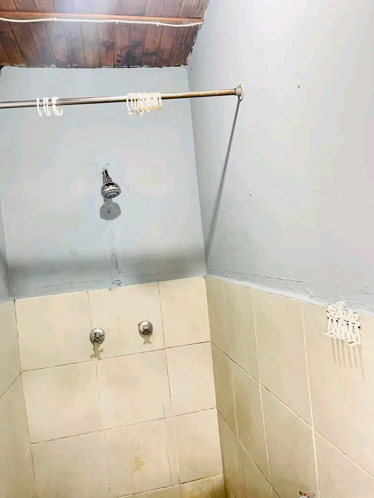 A very beautiful cottage available immediatel  in Kensington