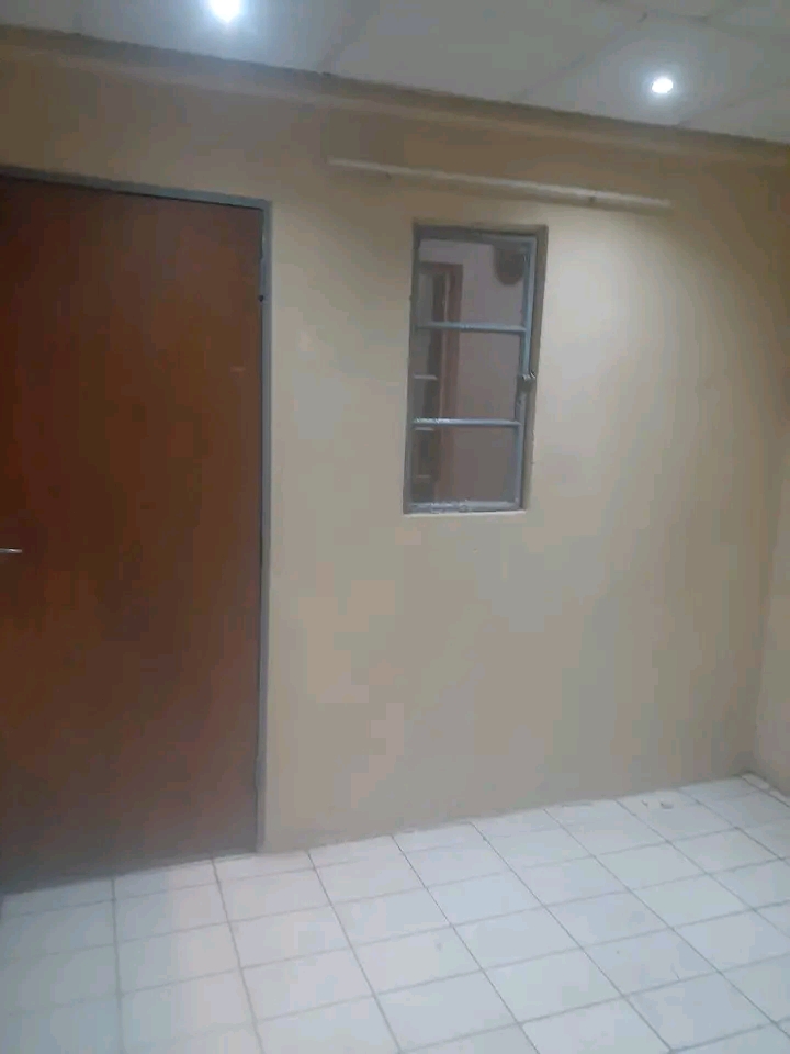 Lovely cottage available 4 grabs!secure with   in Alexandra