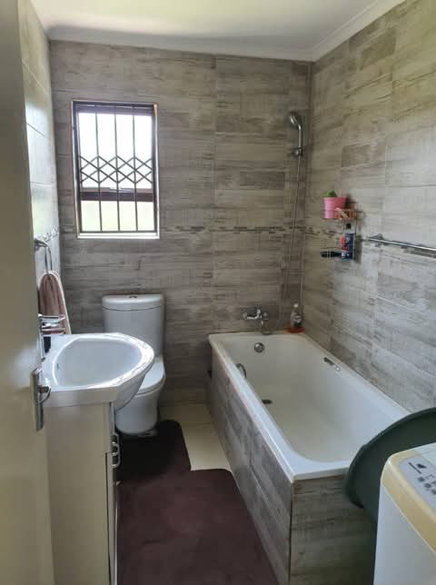3 bedroom house for sale in ext 36 inside a b  in Olievenhoutbosch