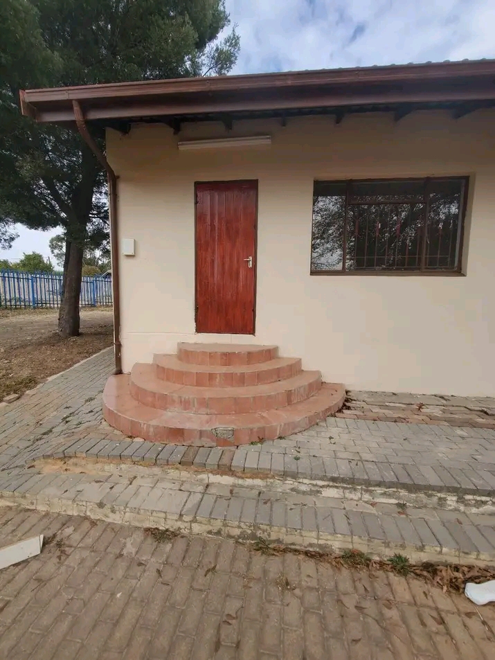 Huge 1 bedroom available for rent in midrand.  in Glen Austin
