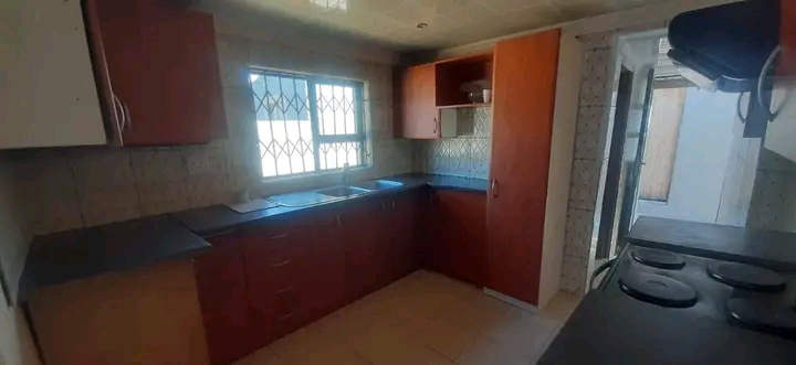 Zone 2 
fitted kitchen 
lounge 
full bathr  in Pimville