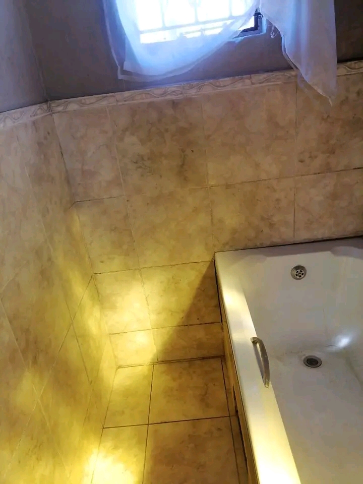 Room with bathroom nd toilet 🚽 available i  in Diepkloof