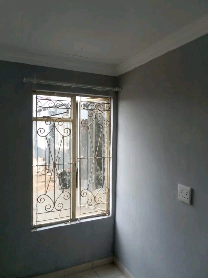 R2500 room to rent available contact: 076 192  in Forest Hill