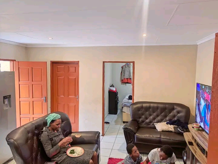 Urgent offer
a beautiful 2 bedrooms cottage   in The Hill