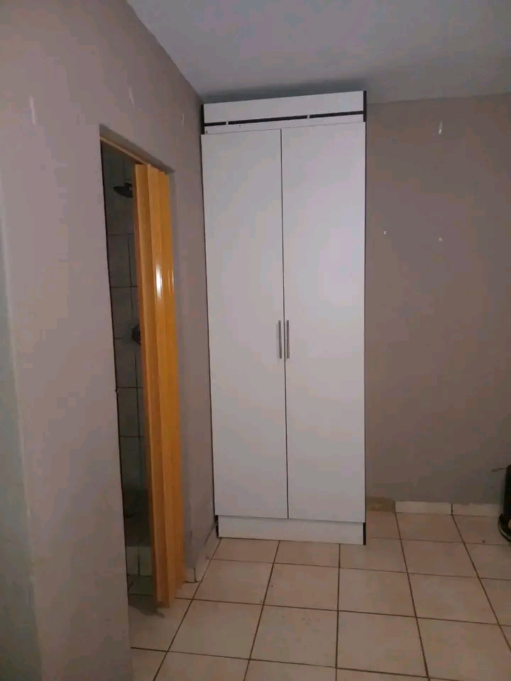 A bachelor room to rent in ext24 r2300 pm cal  in Protea Glen