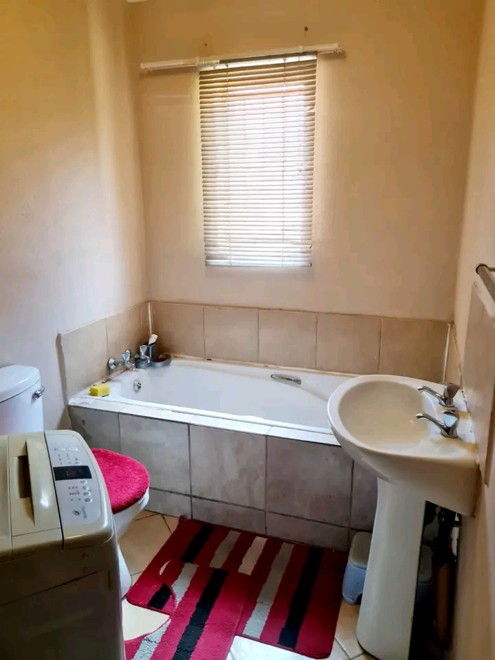 2 bedroom townhouse available to rent in ext   in Olievenhoutbosch