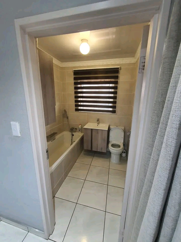 Stunning 3 bedroom house located in paradise,  in Vosloorus
