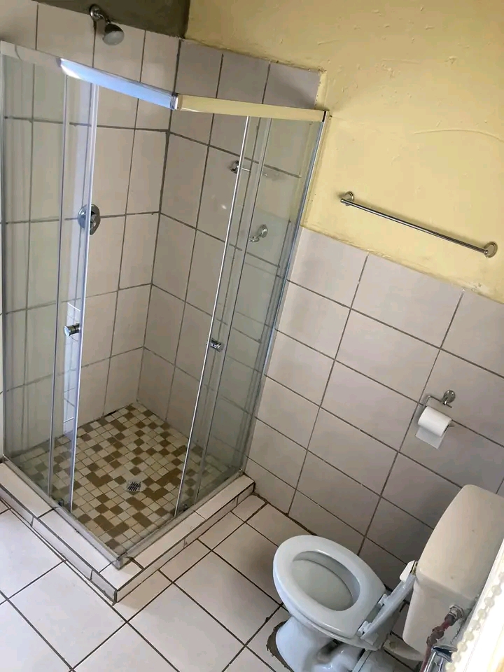 Newly renovated single room available to rent  in Vosloorus