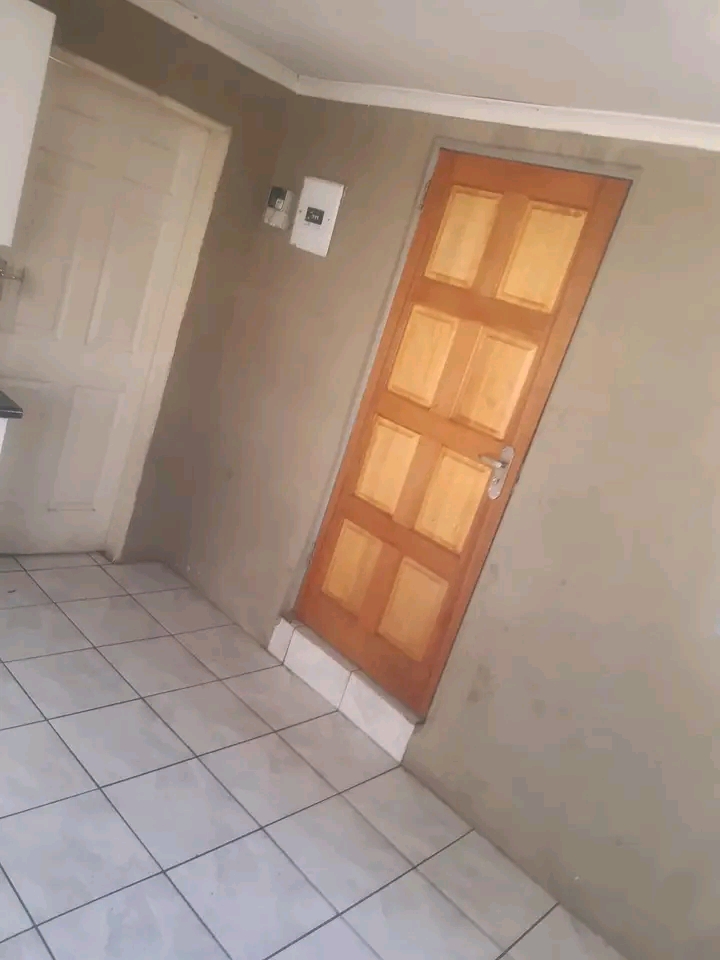 Cottage to rent, at no 76 bouquet street joha  in Rosettenville