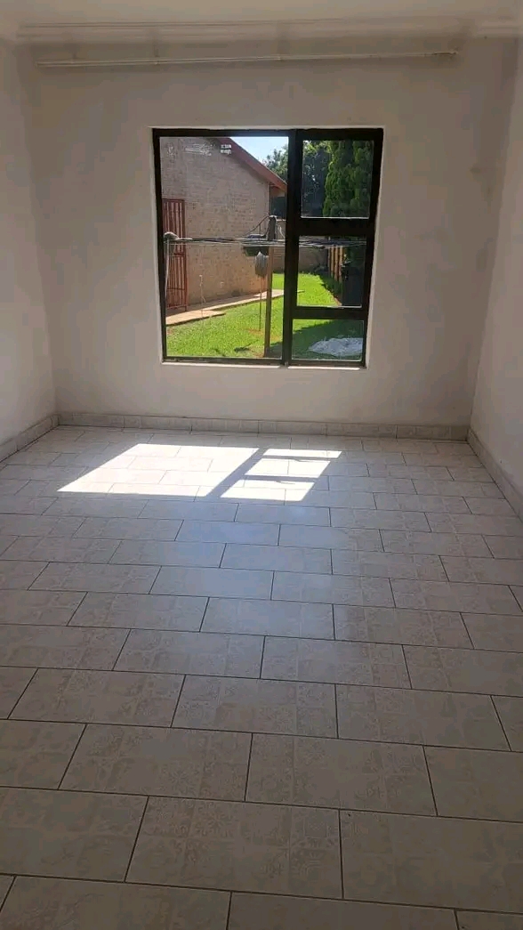 Newly built 2 bedroom cottage available immed  in Vosloorus