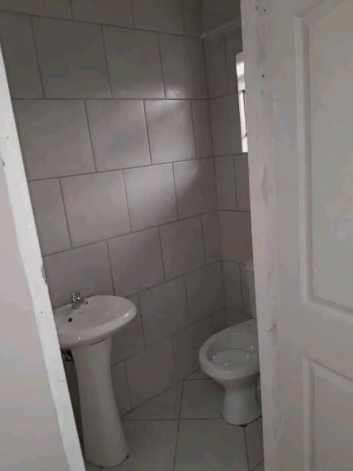Bachelor flat to rent available immediately   in Rewlatch