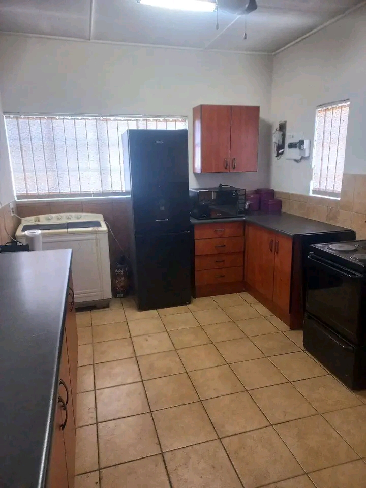 3 bedroom with 1 bathroom house to let in  eu  in Germiston