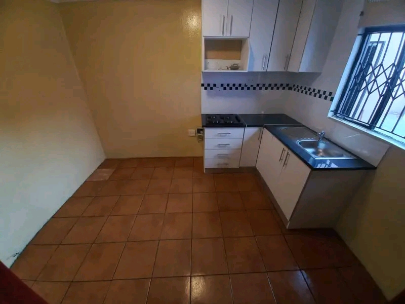 Accomodation available ext 10, it s a 1separa  in Cosmo City