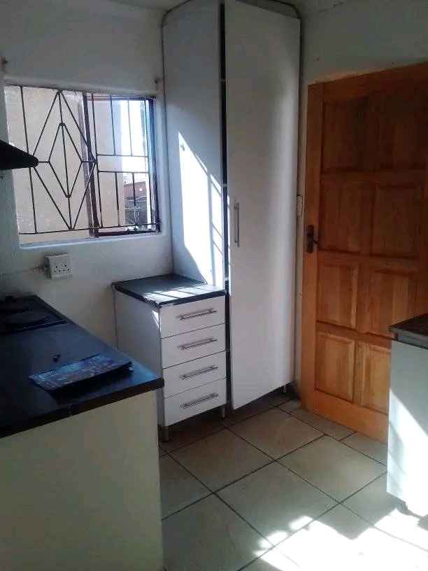 2 bedroom house -with outside rooms -to rent   in Ebony Park
