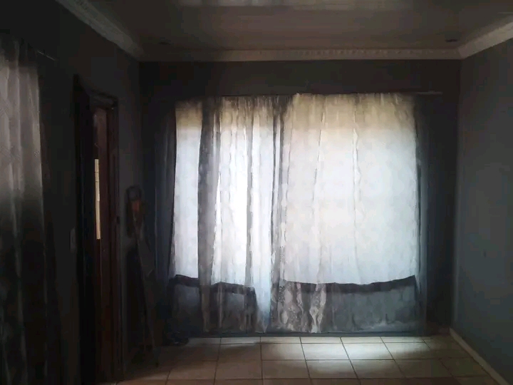Garage to rent in ext 3 with shared shower no  in Chiawelo