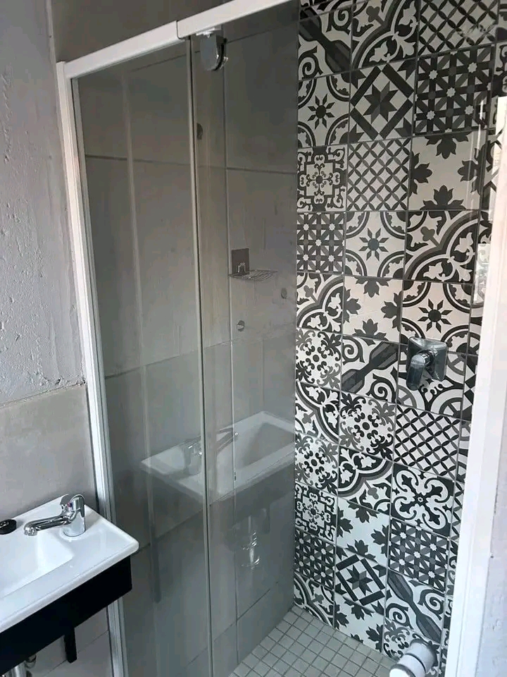 Stylish batchelor available in eastfield ext   in Vosloorus