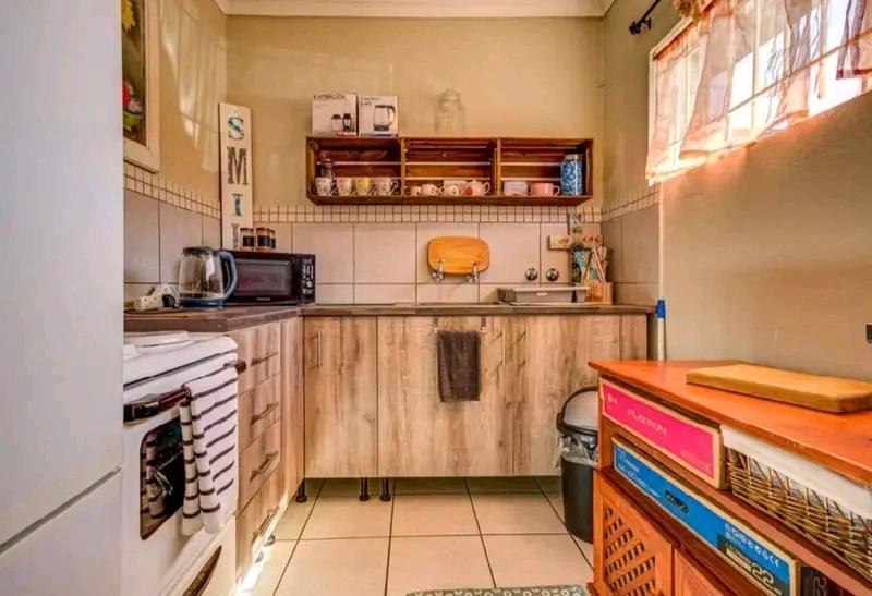 2 bedroom cottage to rent.it consists of bath  in Kempton Park