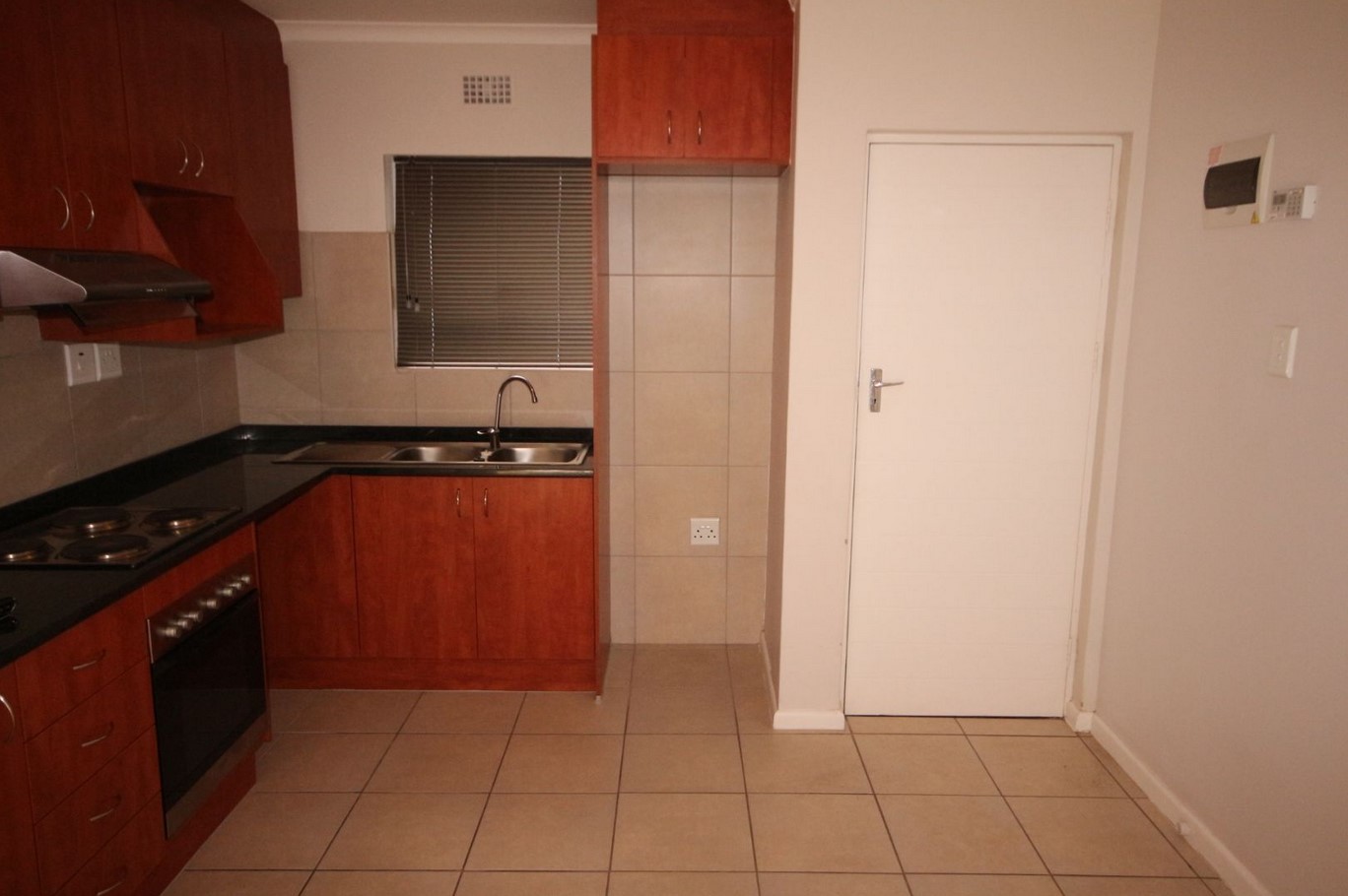  ground floor apartment available

spacious  in Kraaifontein