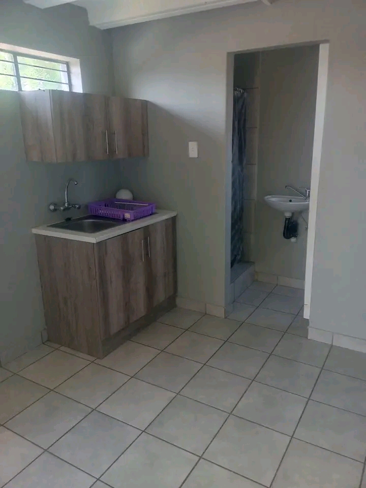 Bachelor available immediately ext 1r2500pm a  in Kaalfontein