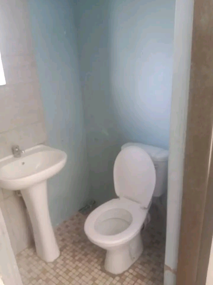 One bedroom cottage behind shoprite yarona
p  in Allandale