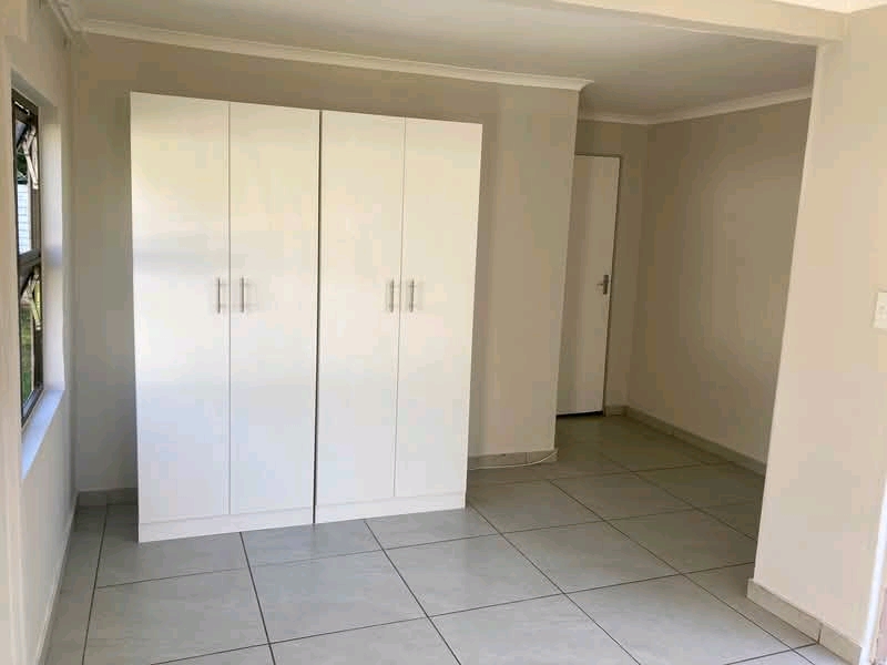 Room to rent in house-share, r3150 for a sing  in Ferndale