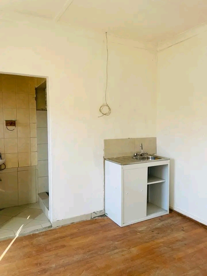 2 rooms available with wardrobes, kitchenlet,  in Kempton Park