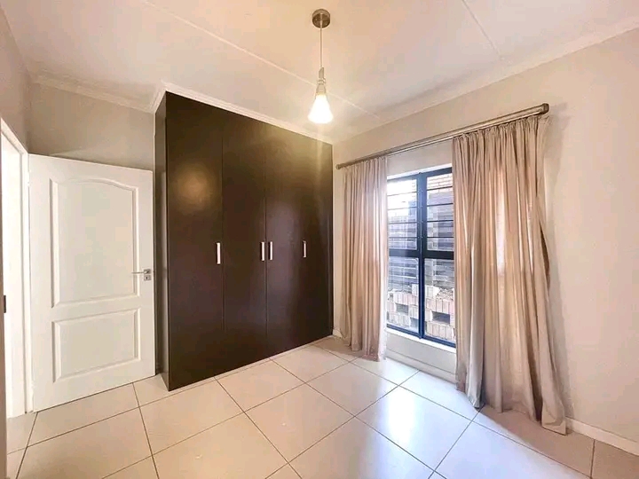 **3 bedroom 2 bath apartment for rent for r12  in Fourways
